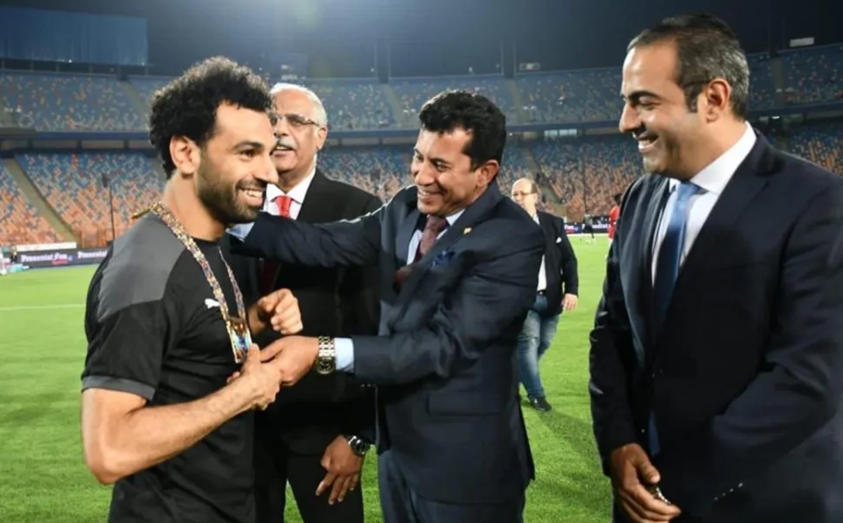 وزير الرياضة المصري يردّ على الانتقادات بشأن “تكريم صلاح”