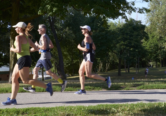 انزعاج سكان تورنتو بسبب الركض على الأرصفة العامة .. والتماس للحد منه