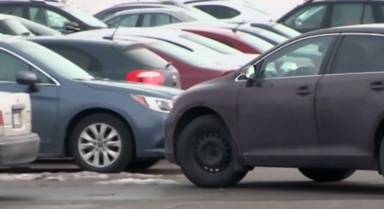 بتورونتو ..تعرف على الإيرادات المتوقع تحقيقها خلال ضريبة مواقف السيارات