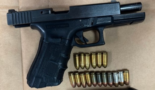 شرطة تورونتو تعلن عن عدة إعتقالات تتعلق بحوادث “سرقة السيارات” وحيازة “الأسلحة” .. والمتهمين “شباب” .. ماذا يحدث؟